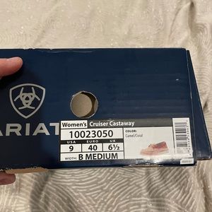 Arita Coral and Cream Cruisers